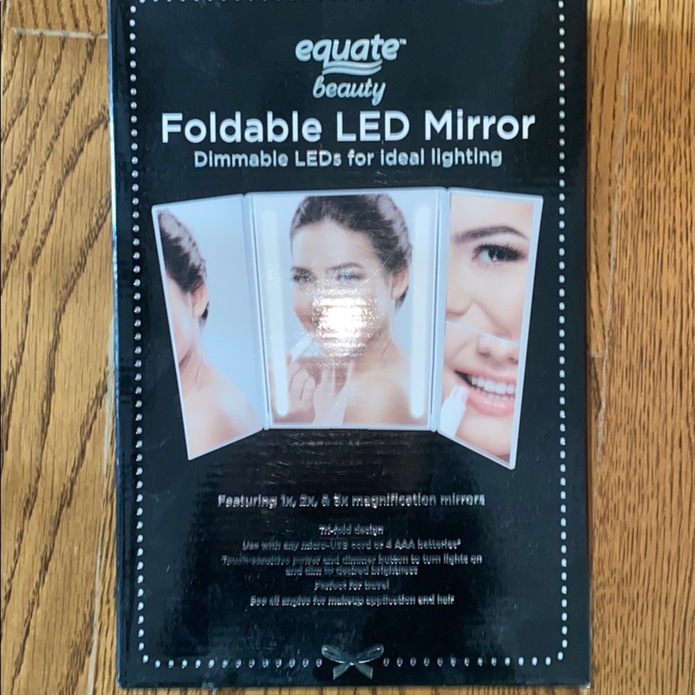 Foldable LED Mirror